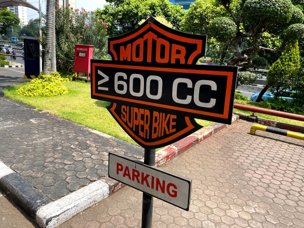 indonesia_bike_parking.jpeg